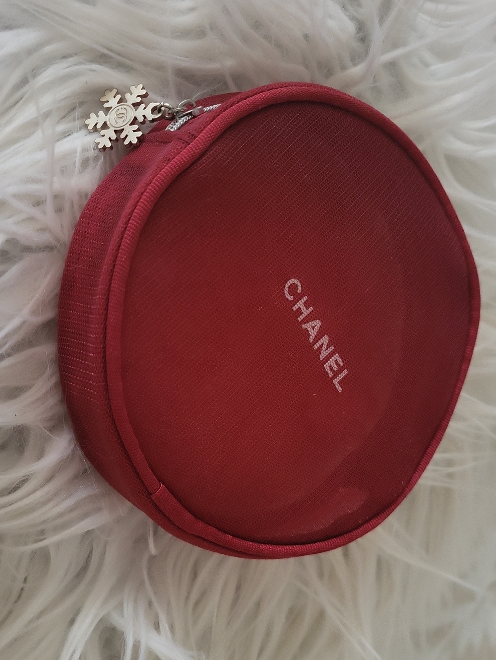 ❤️CHANEL BEAUTE Holiday Red Round Zip Cosmetic Case with Logo - Limited Edition - Picture 2 of 4
